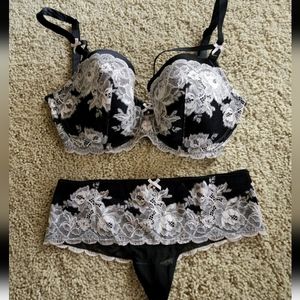 Victoria's Secret Black Lace Bra Panty Set NEW!